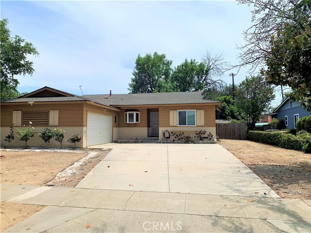 Building Photo - 1638 Grove Pl