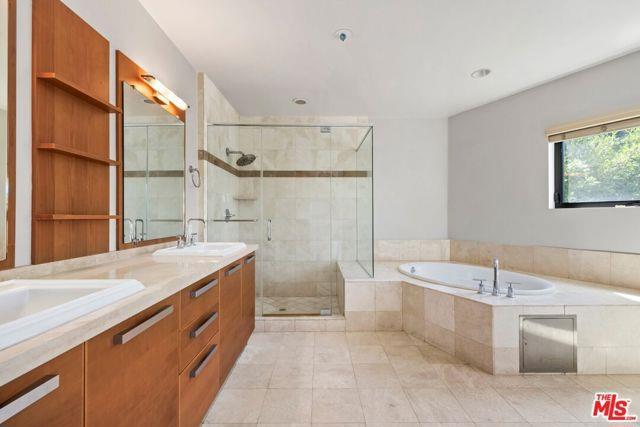 Photo - 8788 Shoreham Dr