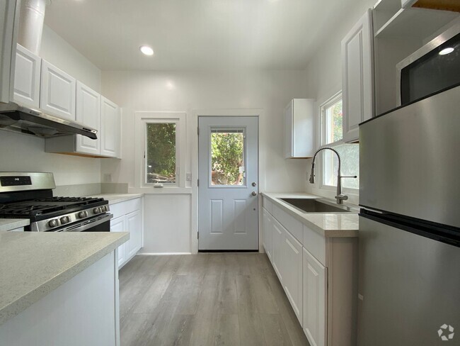 Building Photo - 318 Belmont Ave Unit 322 Belmont Ave Rental