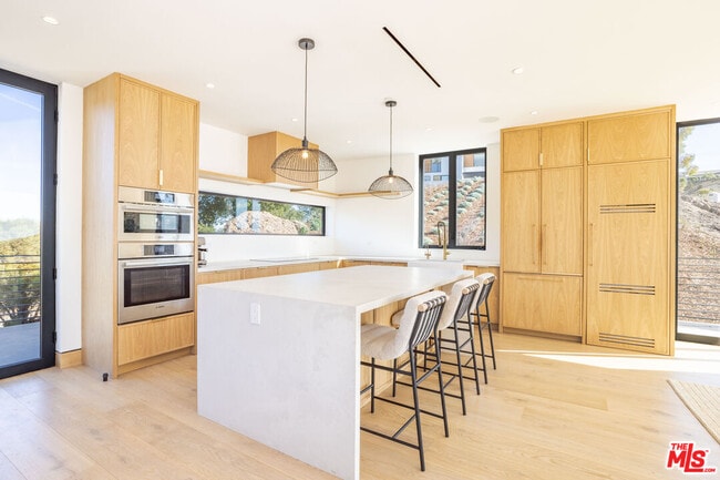 Photo - 32180 Mulholland Hwy