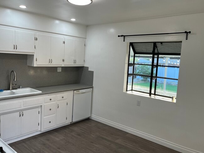 Photo - 1609 Denning Ave