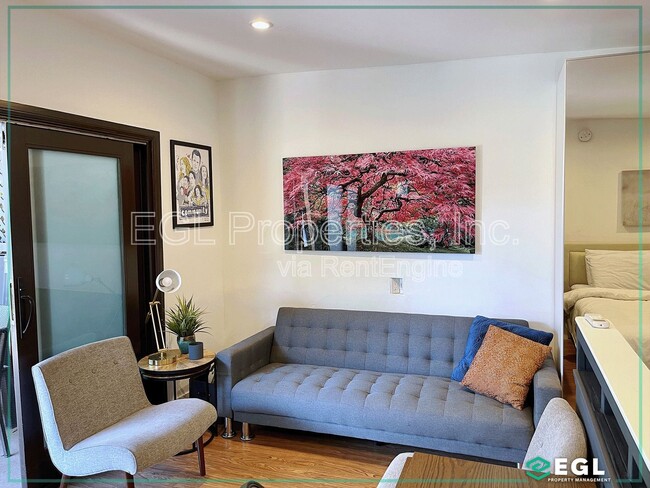 Photo - 6657 Lindenhurst Ave