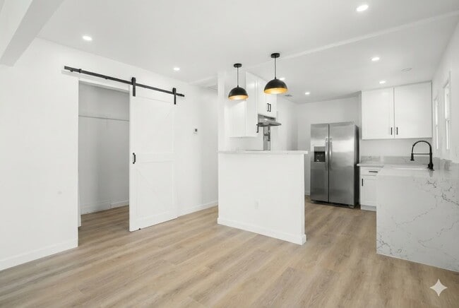 Photo - 4500 Gilbert Pl