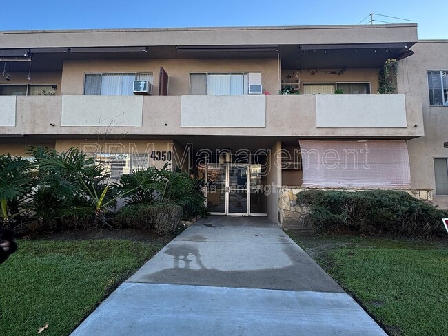 Building Photo - 4350 Troost Ave Unit 12