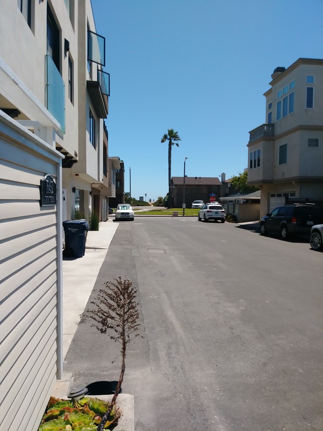 Photo - 16452 24th St Unit B