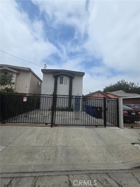 Photo - 10405 Anzac Ave House