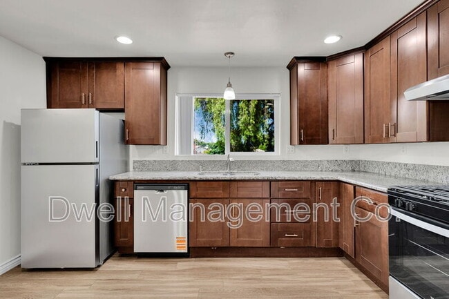 Photo - 8355 Golden Ave