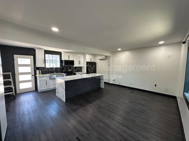 Photo - 1205 E 4th St