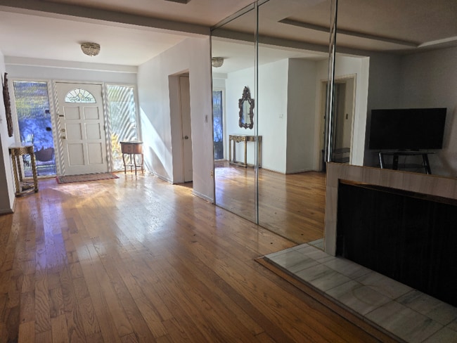 Photo - 1840 Benecia Ave Unit Front