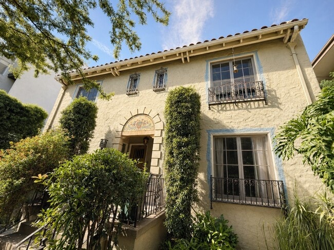 Front entrance - 1119 Hacienda Pl Unit 1119 34