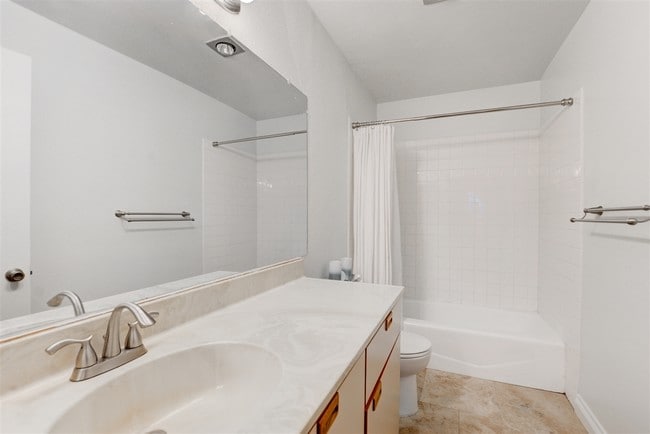 Photo - 8338 Regents Rd Unit 1Q