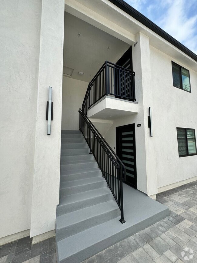 Building Photo - Spacious 1000 Sq. Ft. Single-Floor Back AD... Unit 101 Rental