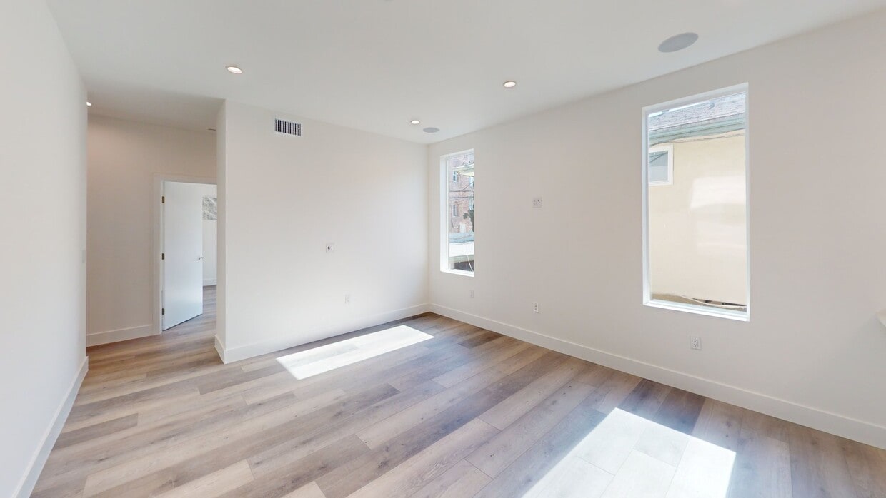 3D Tour - 1034 N Oxford