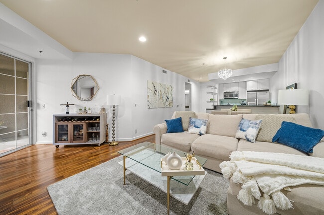 Photo - 585 N Rossmore Ave Unit 208