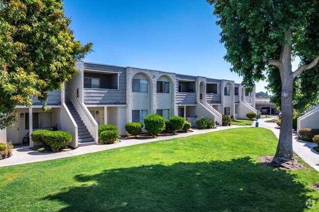 Building Photo - OakLeaf Apartments