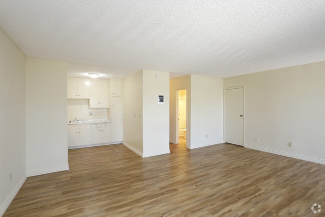 Studio, 1 BATH - 520 SF - Imperial Palms Apartments