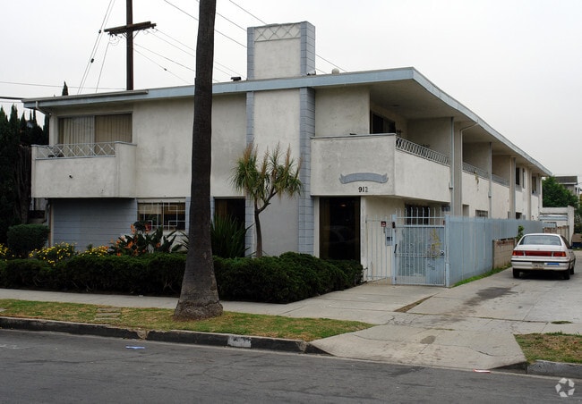 912 E. La Palma Dr. - 912 E. La Palma Dr. Apartments