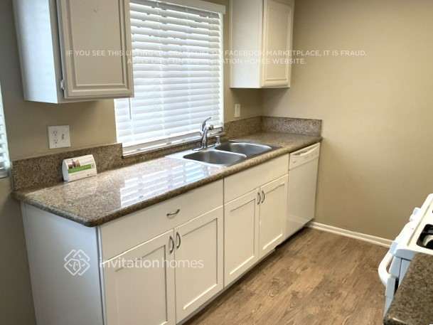 Photo - 1251 S Meadow Ln