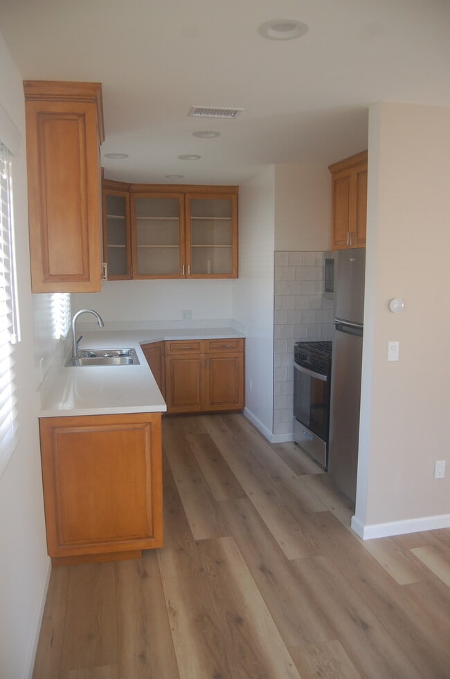 Kitchen with new stainless steel appliances, quartz counter top, lots of cabinet storage - 813 7th St Unit 813