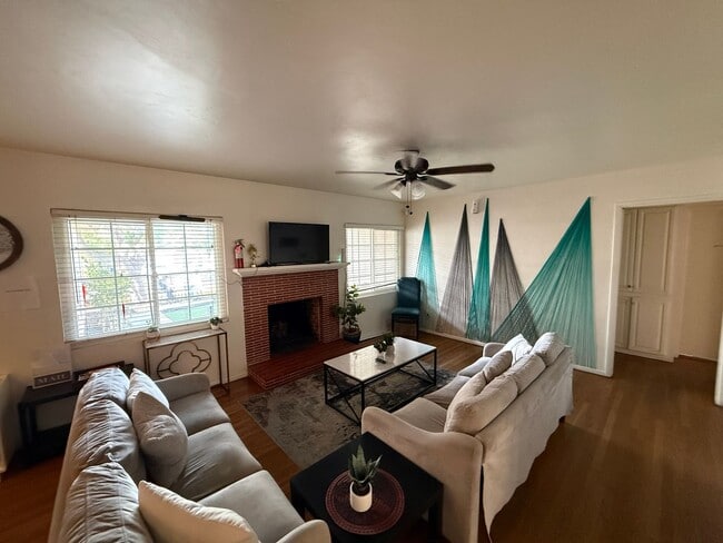 Photo - 5223-5225 E Falls View Dr