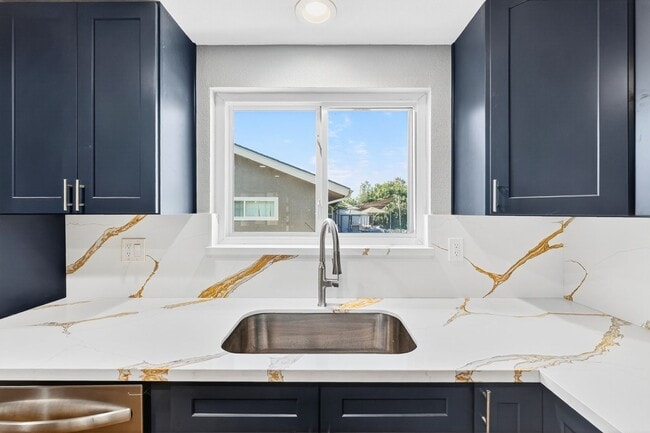 Photo - 445 E Hoover Ave