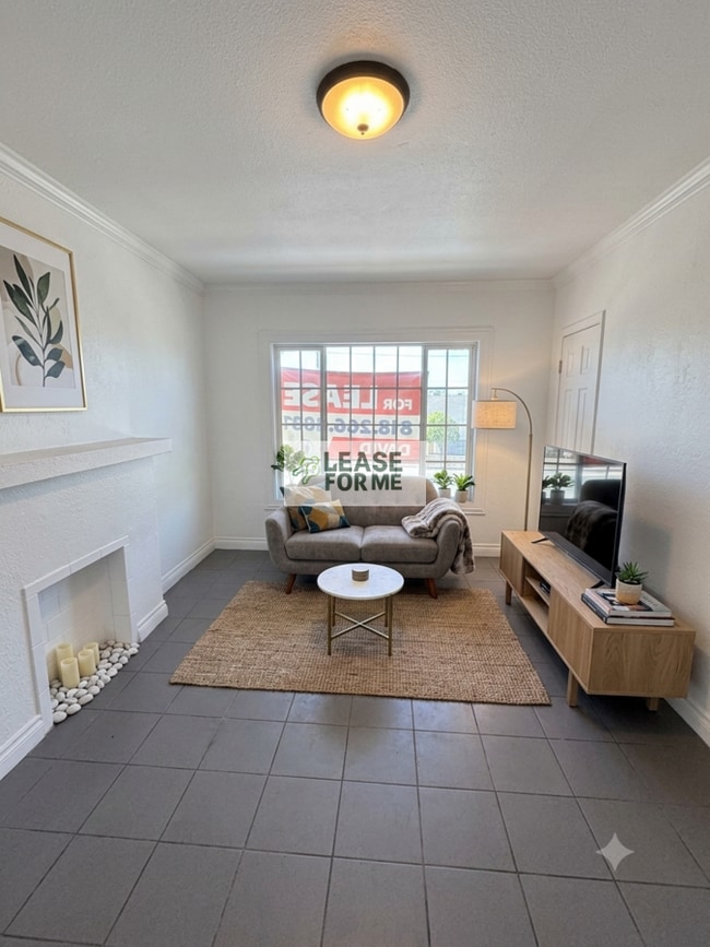 Photo - 841 W Florence Ave