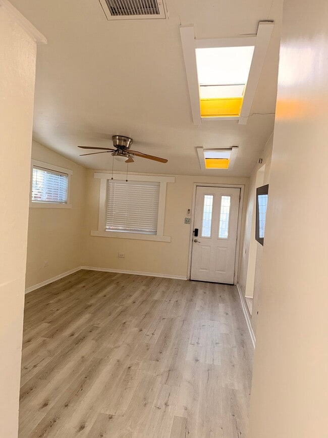 Photo - 1050 Hyperion Ave Unit 1052