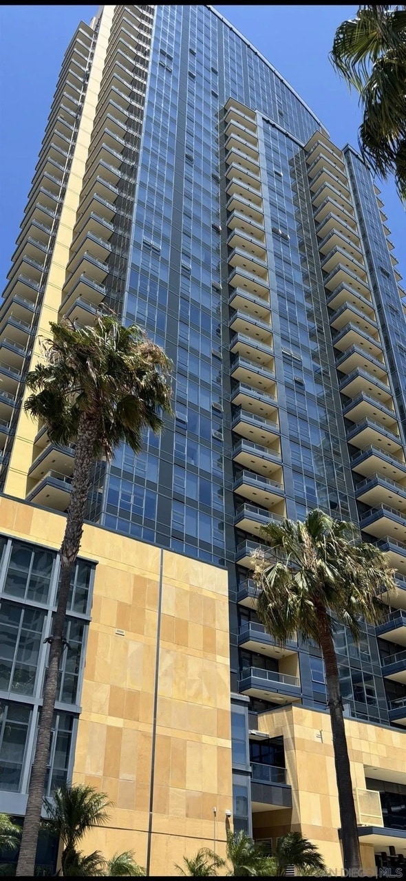 Bayside Condo Building - 1325 Pacific Hwy Unit 2704 Luxury Condo