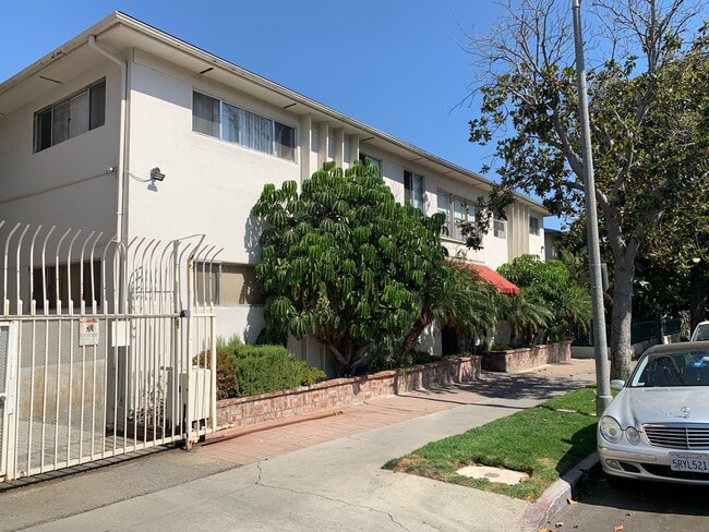 1740 N Kingsley Dr - 1740 N Kingsley Dr Apartment Unit 19