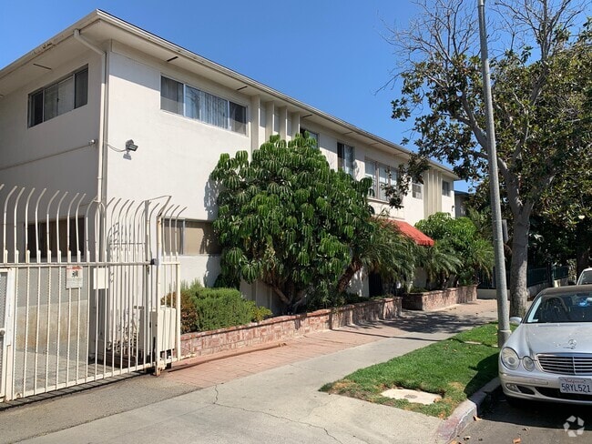 Building Photo - 1740 N Kingsley Dr Unit 19 Rental