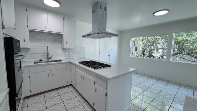 Photo - 716 Glenway Dr Unit 1