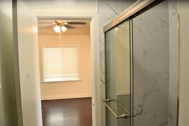 Photo - ??Newly Remodeled 2 Bed / 1 Bath Apartment... Unit 1190