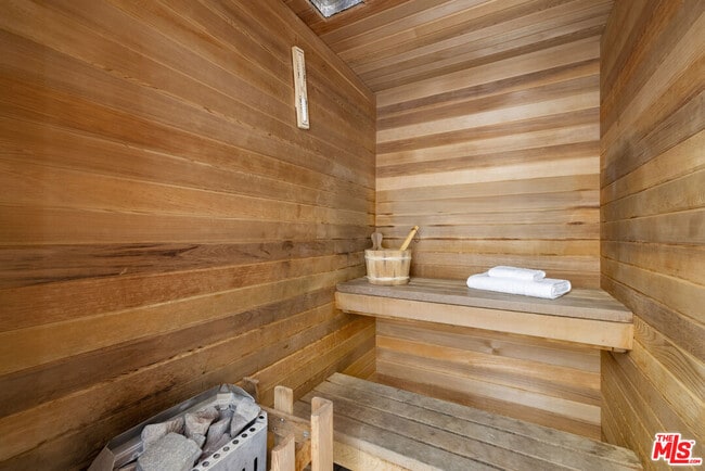 Photo - 1939 Stradella Rd