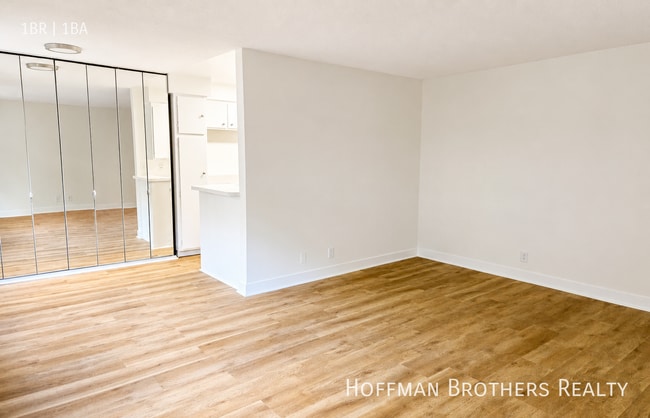 Photo - 1226 Larrabee St Unit 1