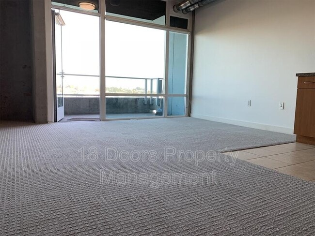 Photo - 1080 Park Blvd