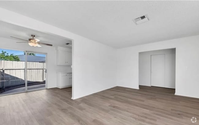 Building Photo - 41026 Beachwood Ave Rental
