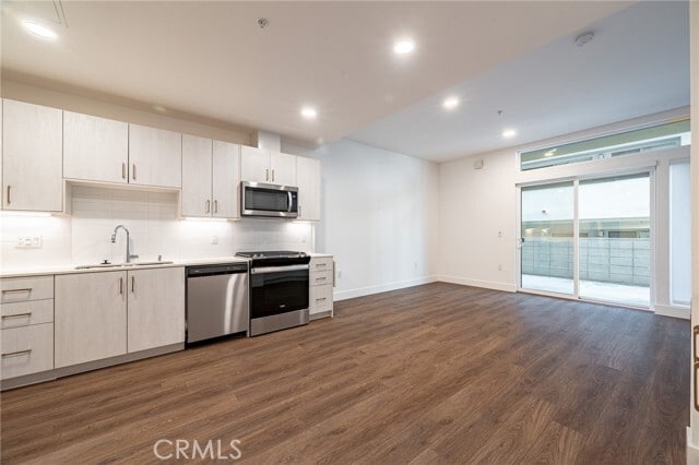 Photo - 709 E Walnut St Unit 222