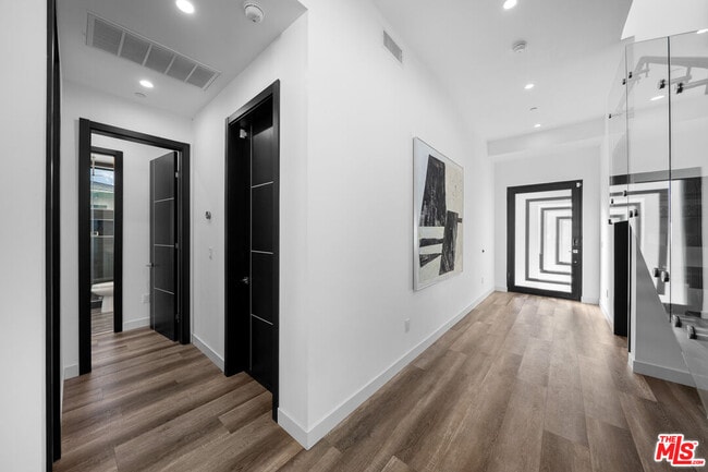 Photo - 5812 Willis Ave