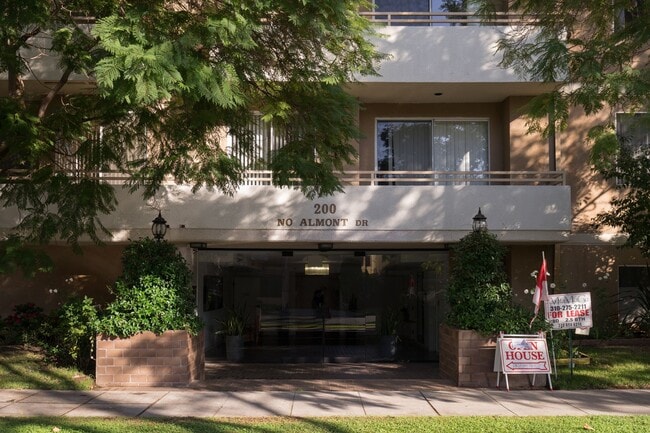 Photo - Beverly Hills Prime Location - 2 bed 2.5 bathroom Unit 104