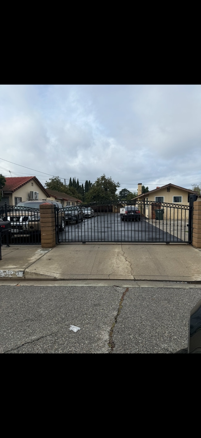 Building Photo - 1361 S Palomares St Unit 1361