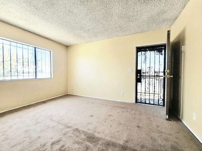 Photo - 8868 Wall St