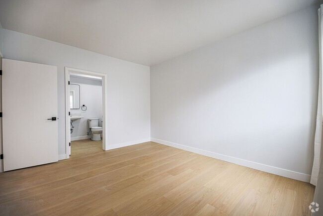 Building Photo - 11435 Cumpston St Unit 11435 Cumpston St. 301 Rental