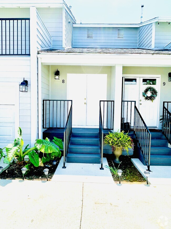 Building Photo - 2104 Raymond Ave Rental