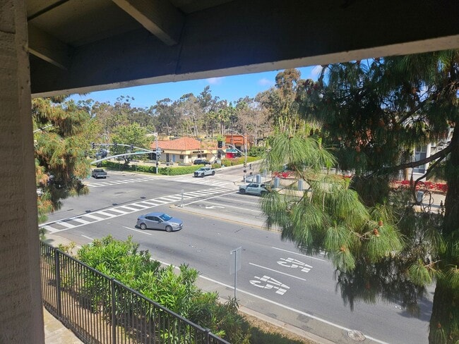 Beautiful 3 Bedroom 2 Bathroom Unit - Beautiful 3 Bedroom 2 Bathroom House Unit