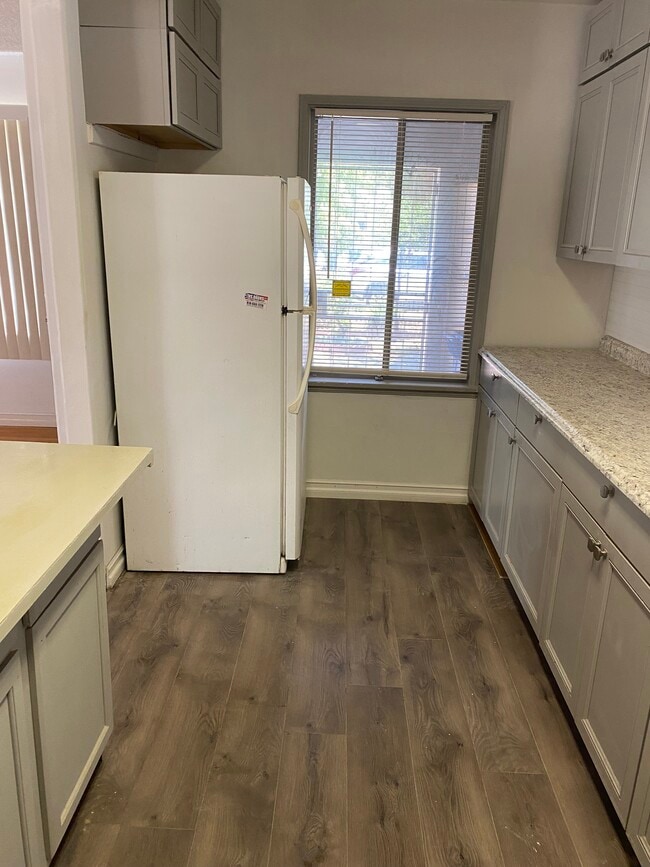 Photo - 18427 Bessemer St