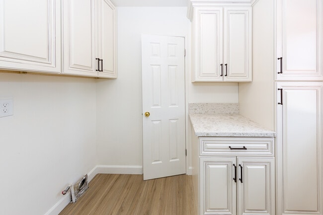 Photo - 15853 Romar St