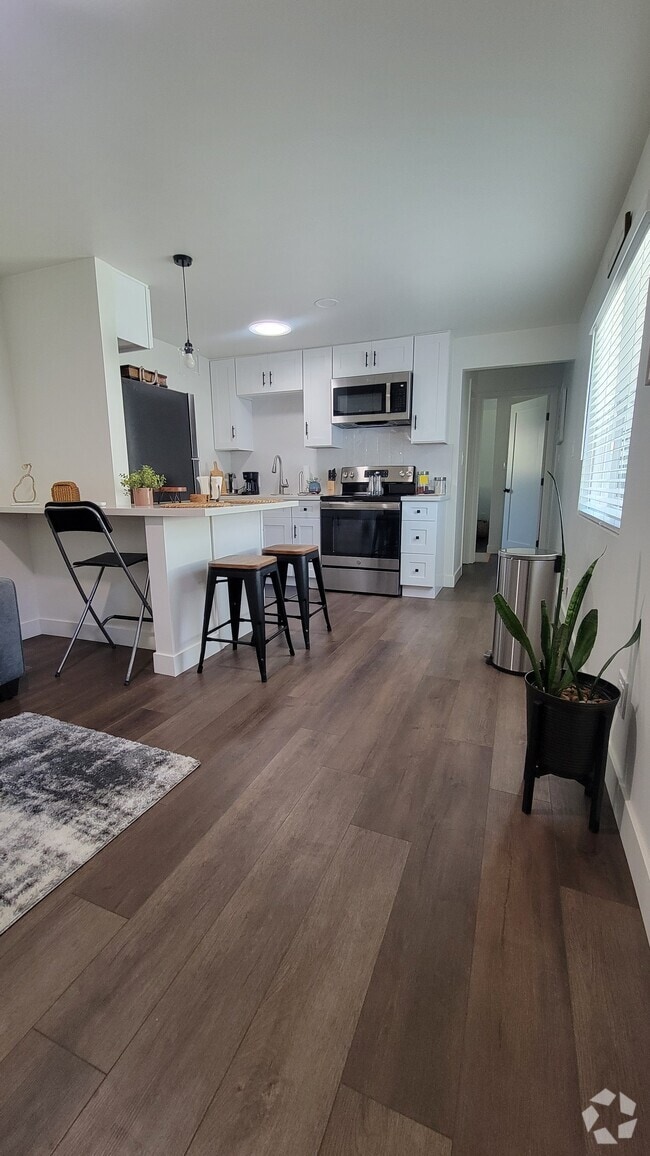 Building Photo - 2119 Las Colinas Ave Unit Eagle Rock Cottage Rental