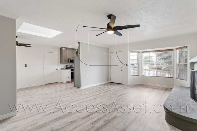 Photo - 1636 Zoro Way