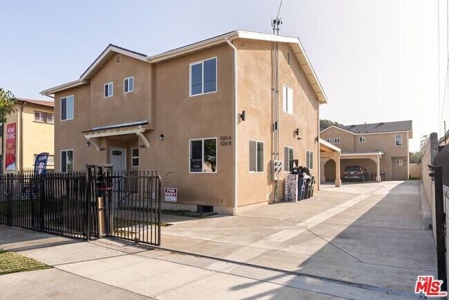 Photo - 1118 W 110th St Unit B