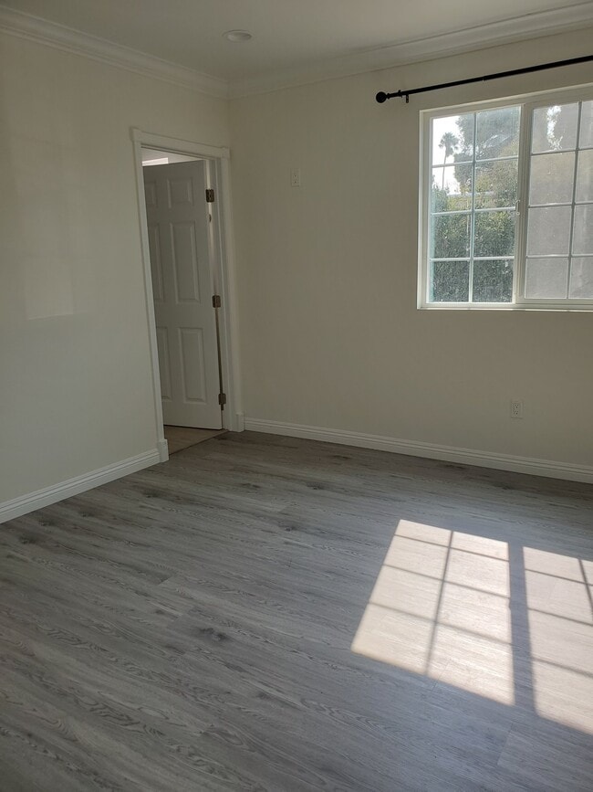 Photo - 5306 Romaine St Unit 5306